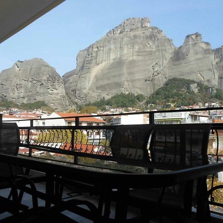 Meteora Panorama At The City Center Kalampáka Buitenkant foto