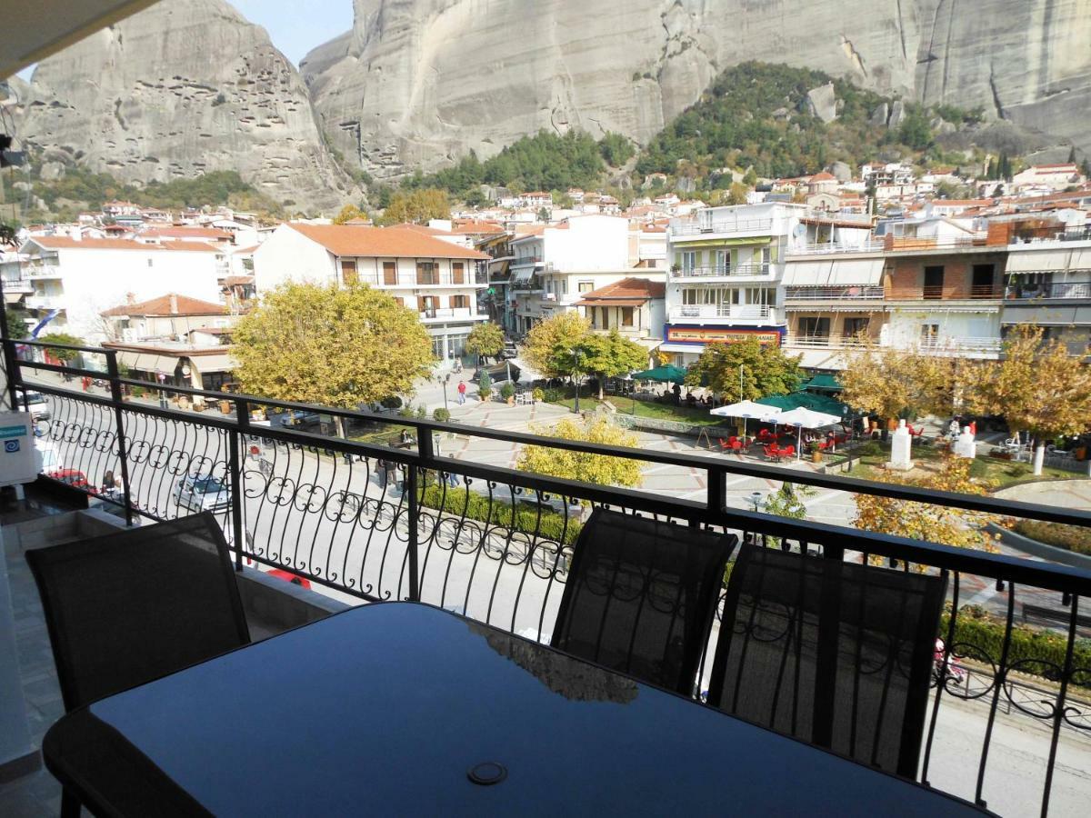 Meteora Panorama At The City Center Kalampáka Buitenkant foto